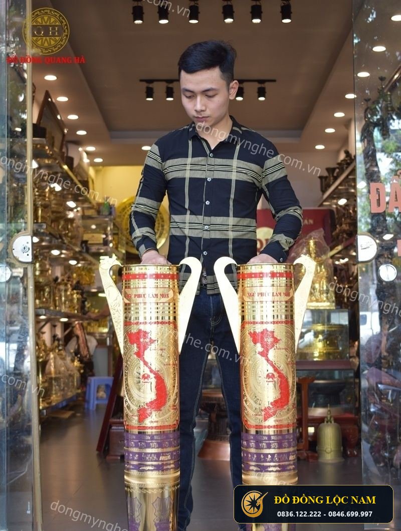 Cúp vinh danh bằng đồng