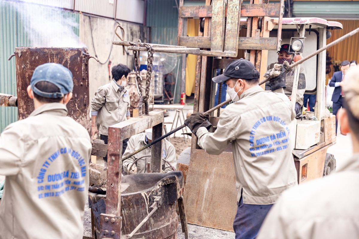 Đúc Tượng Chủ Tịch Hồ Chí Minh Bằng Đồng Tại Học Viện Chính Trị