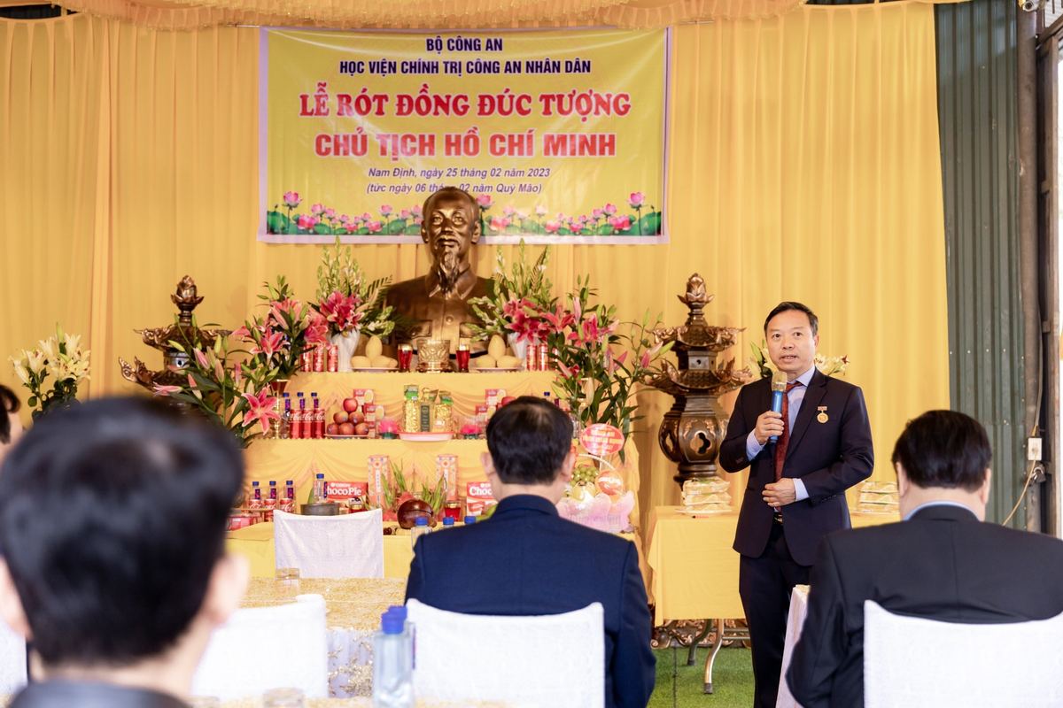 Đúc Tượng Chủ Tịch Hồ Chí Minh Bằng Đồng Tại Học Viện Chính Trị - Ảnh chi tiết 2