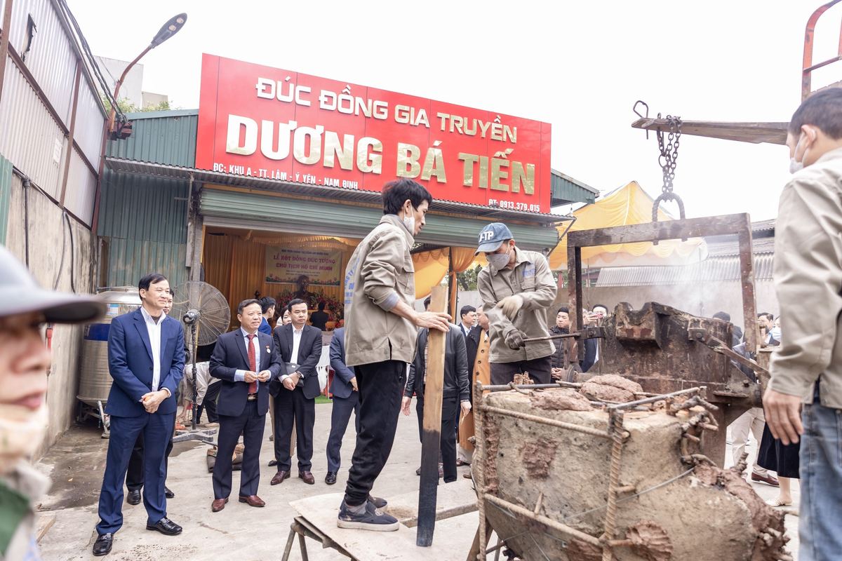 Đúc Tượng Chủ Tịch Hồ Chí Minh Bằng Đồng Tại Học Viện Chính Trị - Ảnh chi tiết 6