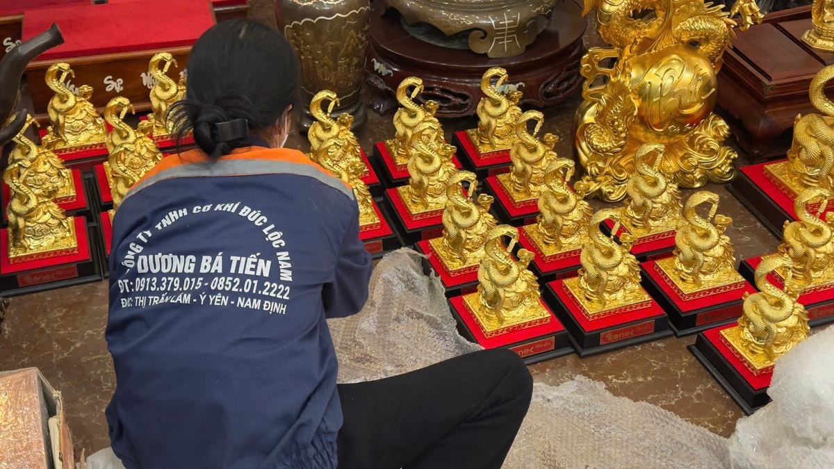 Hoàn Thiện Lô 100 Tượng Rắn Bằng Đồng – Linh Vật Phong Thủy Quà Tặng Doanh Nghiệp Đối Tác