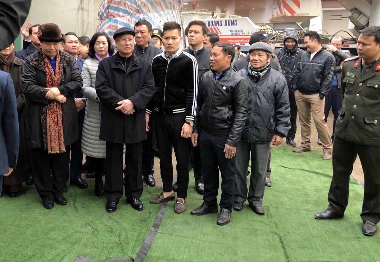 Đúc Tượng Bác Hồ Vẫy Tay Chào Bằng Đồng Đỏ Cỡ Lớn Tại Quảng Trường Sơn La - Ảnh chi tiết 5