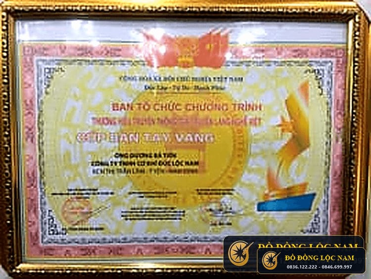 Bằng chứng nhận Cúp Bàn Tay Vàng trao tặng cho Ông Dương Bá Tiến - Công ty TNHH Cơ Khí Đúc Lộc Nam