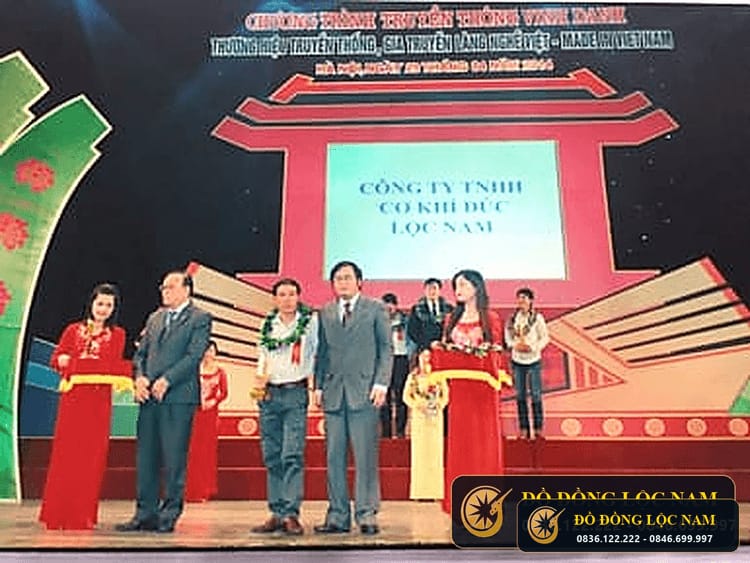 Nghệ nhân Dương Bá Tiến vinh dự nhận Cúp Bàn Tay Vàng trong Chương trình Vinh danh Thương hiệu truyền thống, Gia truyền Làng nghề Việt
