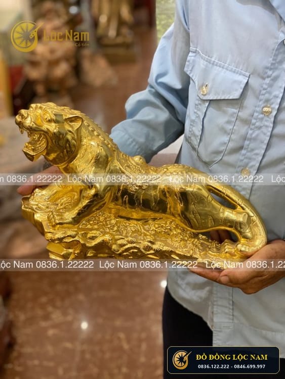 Tượng Hổ Phong Thủy Bằng Đồng Gầm Oai Phong Dát Vàng 24K