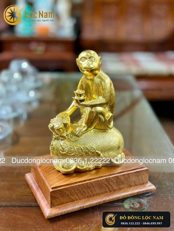 Tượng Khỉ Ngồi Trên Túi Tiền Bằng Đồng Mạ Vàng 24K