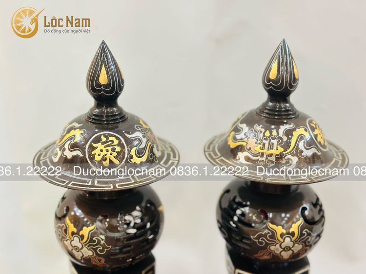 Đôi Đèn Thờ Bằng Đồng Đỏ Khảm Tam Khí Cao 45cm góc chụp 1