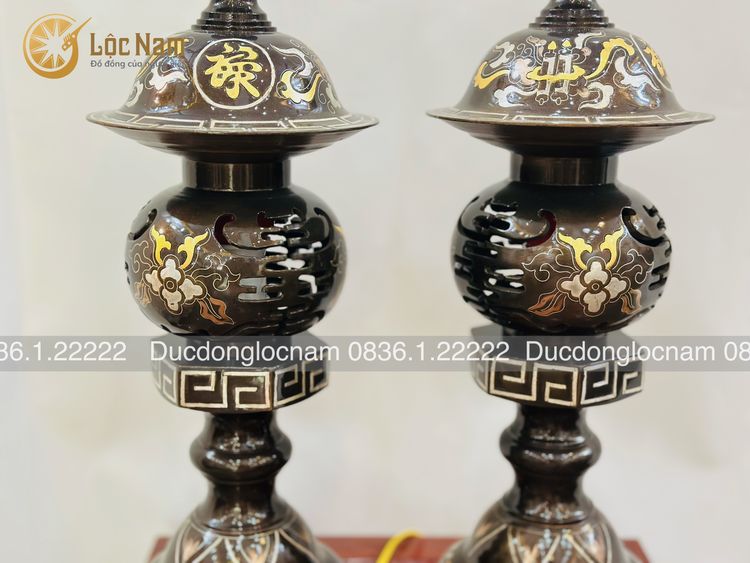Đôi Đèn Thờ Bằng Đồng Đỏ Khảm Tam Khí Cao 45cm góc chụp 2