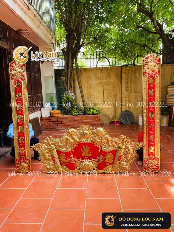 Bộ Cuốn Thư Câu Đối Đồng Vàng Nền Đỏ Kích Thước 1m97