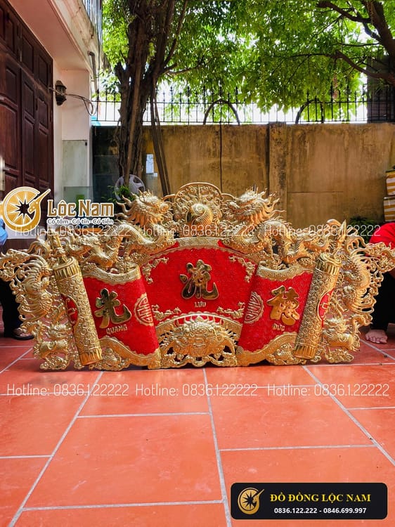 Bộ Cuốn Thư Câu Đối Đồng Vàng Nền Đỏ Kích Thước 1m97 góc chụp 1