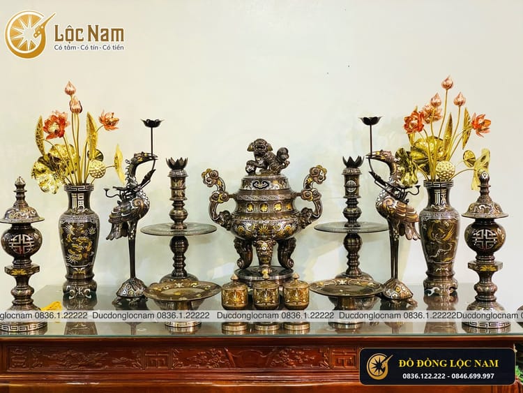 Bộ Đồ Thờ Đầy Đủ Bằng Đồng Đỏ Khảm Ngũ Sắc Cao 70cm