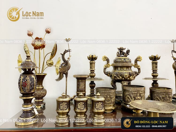 Bộ Đồ Thờ Cúng Bằng Đồng Vàng Đầy Đủ Hai Màu góc chụp 1