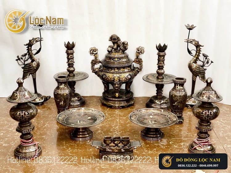 Bộ Đồ Thờ Đầy Đủ Bằng Đồng Khảm Ngũ Sắc Cao 50cm góc chụp 2