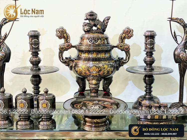 Bộ Đồ Thờ Đầy Đủ Phụ Kiện Bằng Đồng Khảm Ngũ Sắc Cao 60cm góc chụp 1