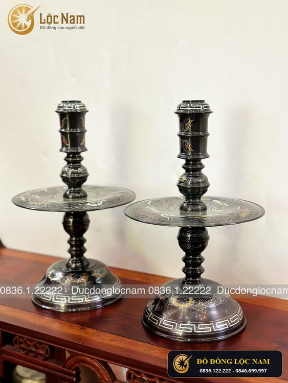 Chân Nến Bằng Đồng Đỏ Khảm Ngũ Sắc Bo 50cm góc chụp 2