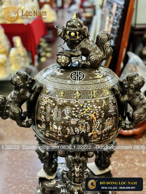 Đỉnh Thất Lân Vờn Cầu Bằng Đồng 1m3 Khảm Tam Khí Bạc Vàng góc chụp 2