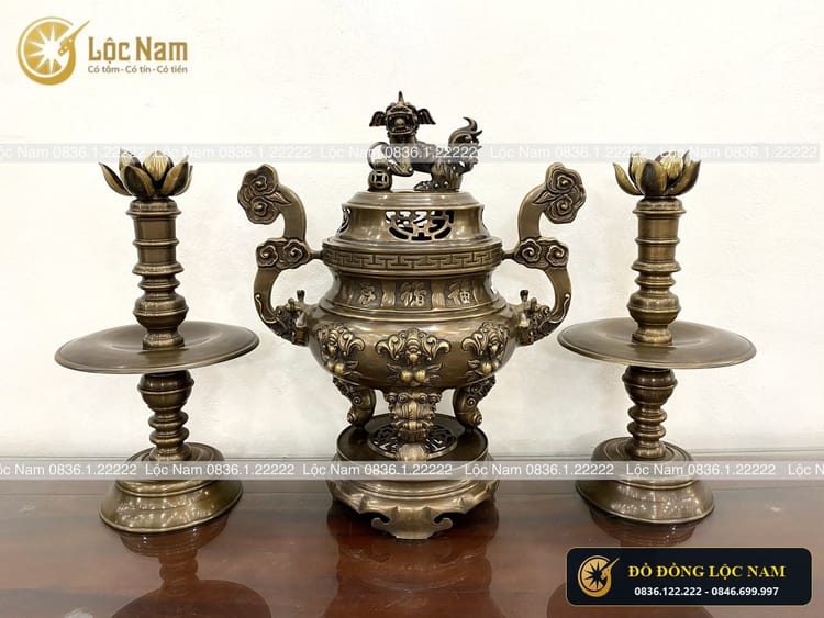 Đỉnh Thờ Bằng Đồng Vàng Hun Chạm Hoa Văn Ngũ Phúc