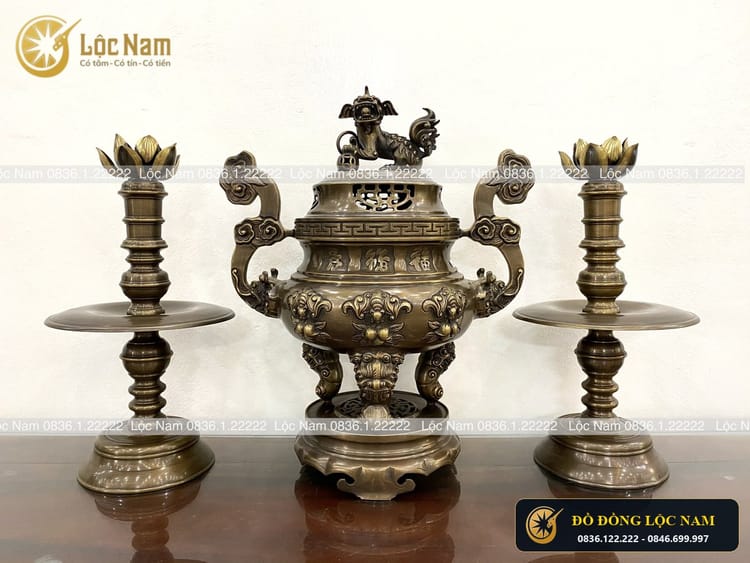 Đỉnh Thờ Ngũ Sự Bằng Đồng Vàng Hun Hoa Văn Chạm Ngũ Phúc góc chụp 1