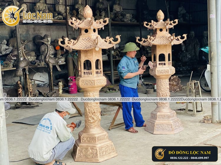 Đôi Đèn Thờ Bằng Đồng Dáng Lư Hương Mái Chùa Cỡ Lớn