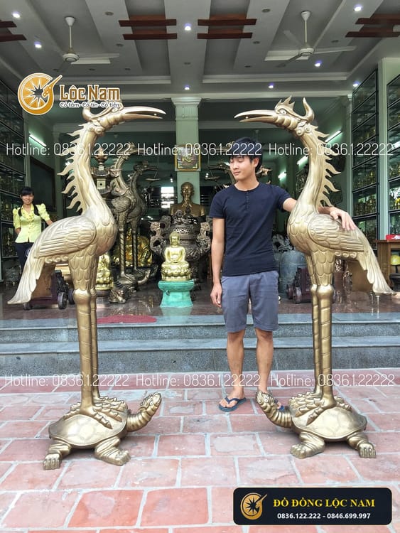 Đôi Hạc Thờ Bằng Đồng Cao 1m6 Cho Nhà Thờ Họ góc chụp 1
