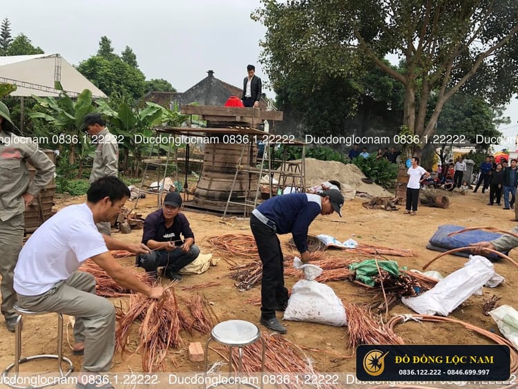 Đúc Chuông Đồng Cho Nhà Chùa Tiếng Trong Trầm Ấm góc chụp 1