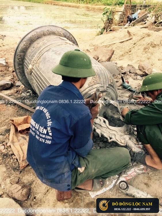 Đúc Chuông Đồng Đại Hồng Chung 1500Kg Cho Nhà Chùa góc chụp 2