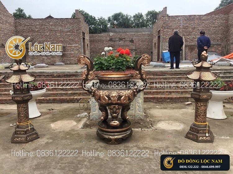 Lư Hương Đồng Cho Nhà Chùa Cao 1m5 góc chụp 2