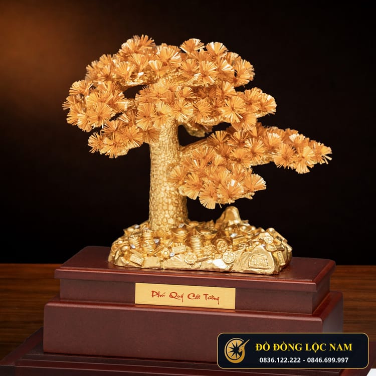Cây Tùng Phong Thủy Mạ Vàng 24K Đế Pha Lê góc chụp 2