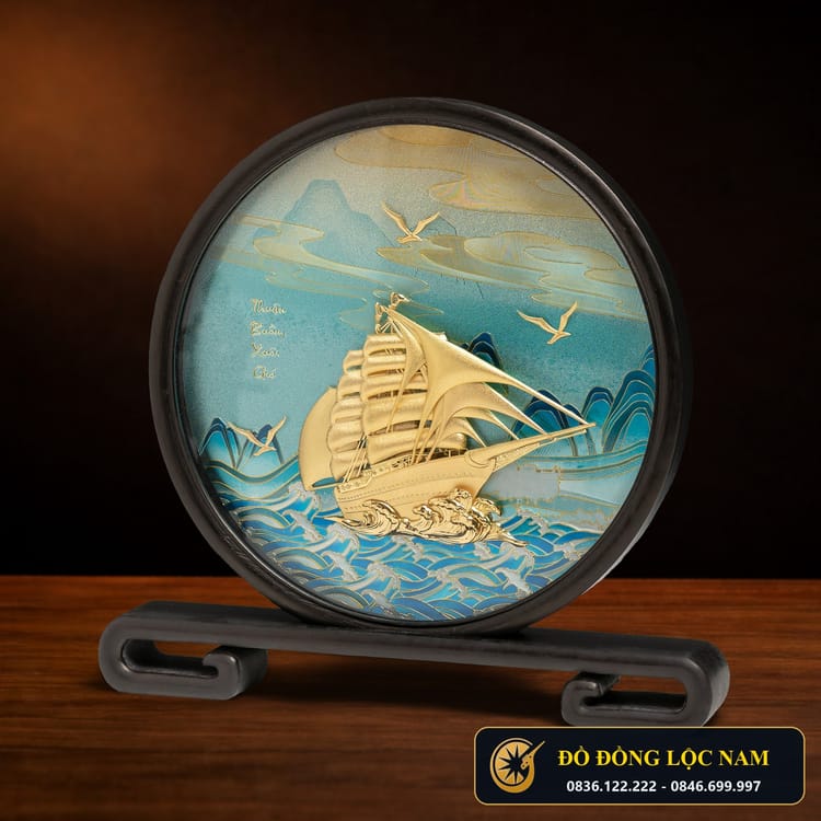 Đĩa Đồng Thuyền Buồm Mạ Vàng 24K Nền Xanh Quà Tặng góc chụp 1