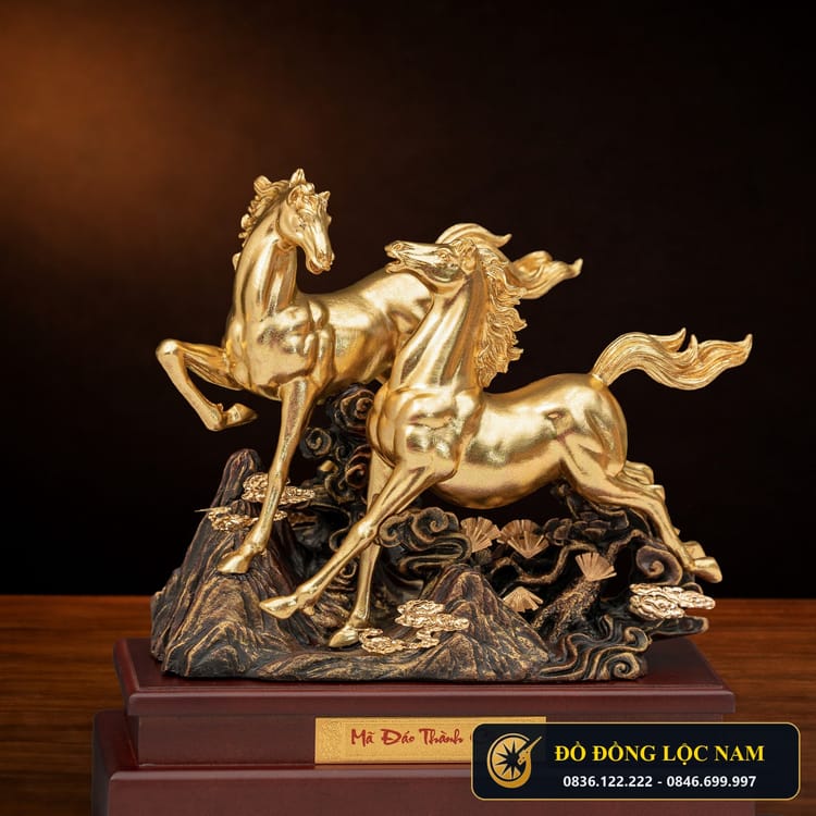 Tượng Song Mã Vượng Tài Phong Thủy Mạ Vàng 24K góc chụp 1