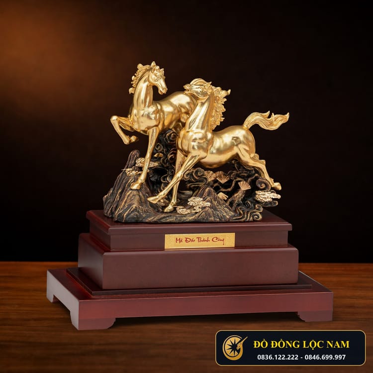 Tượng Song Mã Vượng Tài Phong Thủy Mạ Vàng 24K góc chụp 2