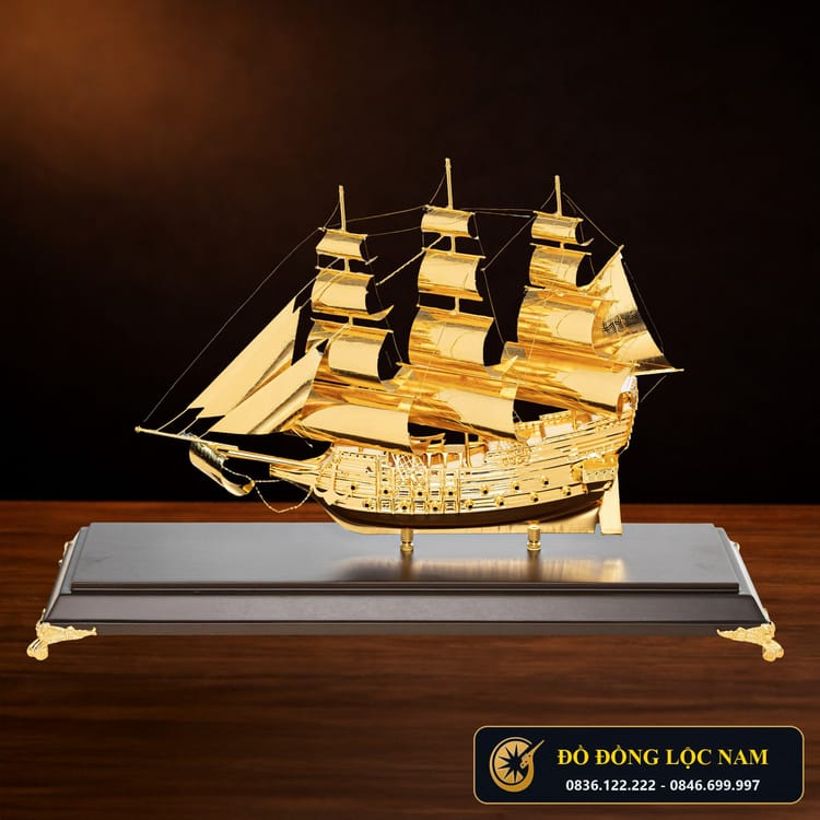 Mô Hình Thuyền Buồm Dát Vàng 24K Cỡ Đại Mẫu 2