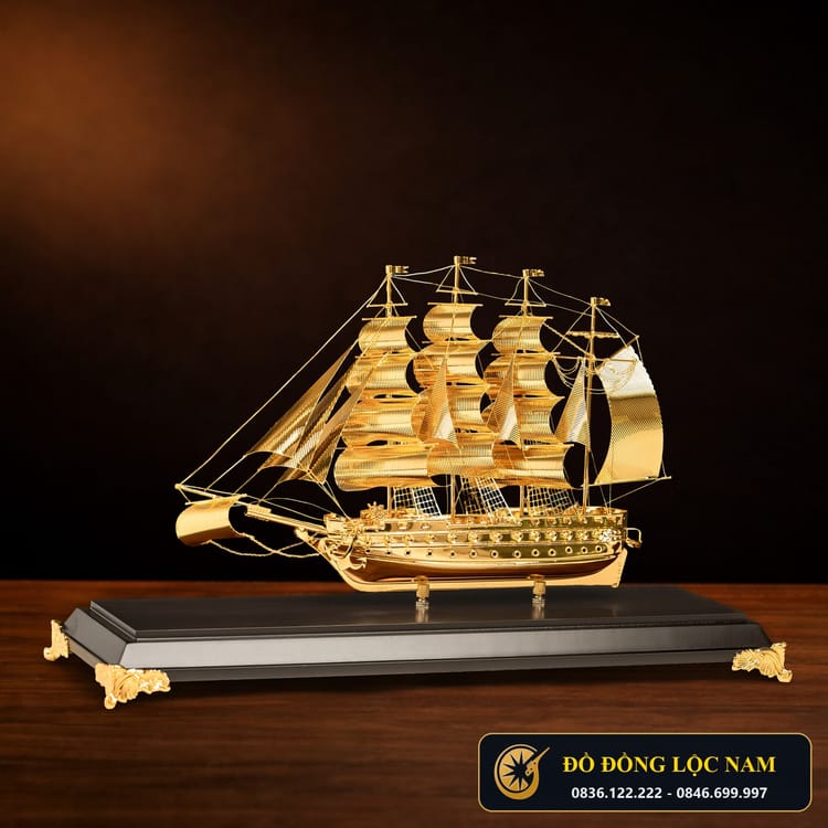 Mô Hình Thuyền Buồm Thuận Buồm Xuôi Gió Dát Vàng 24K Cỡ Đại góc chụp 1