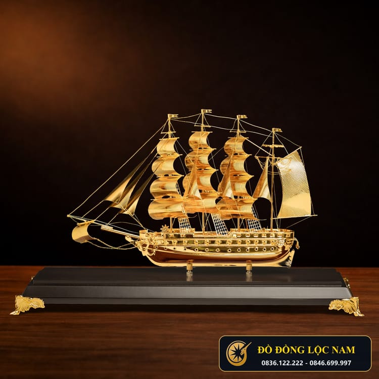 Mô Hình Thuyền Buồm Thuận Buồm Xuôi Gió Dát Vàng 24K Cỡ Đại góc chụp 2