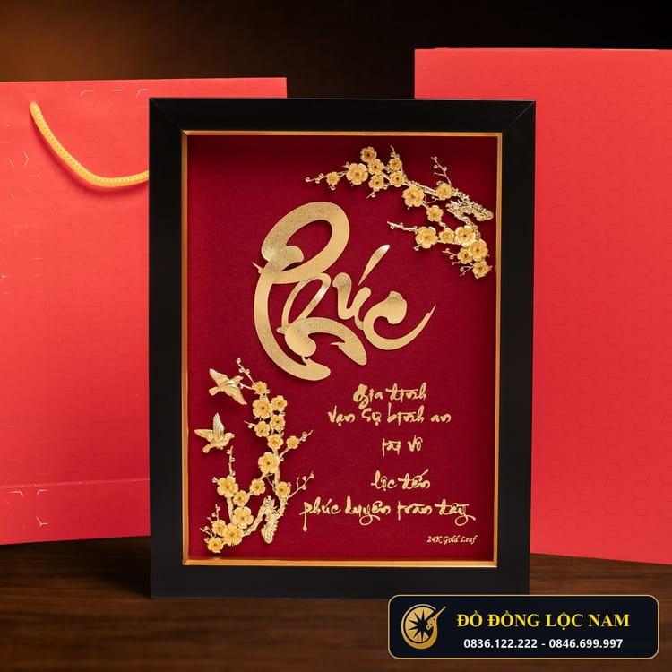 Tranh Chữ Phúc Bằng Đồng Dát Vàng 24K Cỡ Vừa góc chụp 1