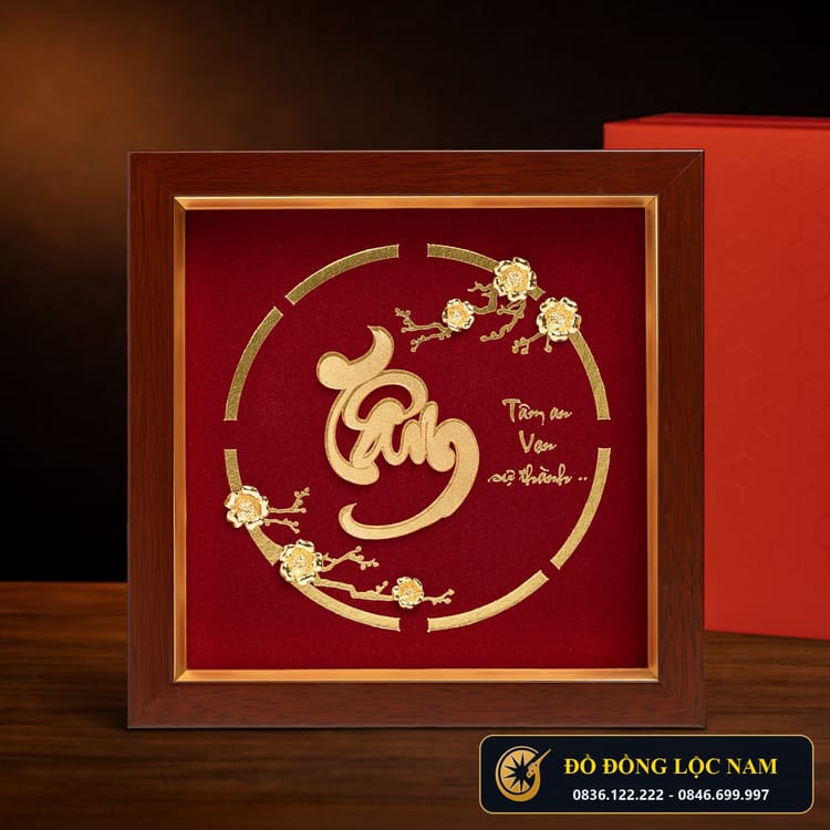Tranh Chữ Tâm Bằng Đồng Dát Vàng Cỡ Nhỏ Để Bàn góc chụp 1