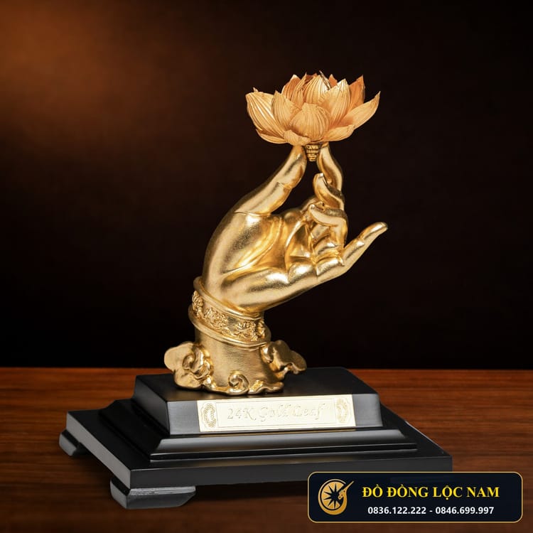 Tượng Bàn Tay Phật Nâng Hoa Sen Mạ Vàng 24K góc chụp 1