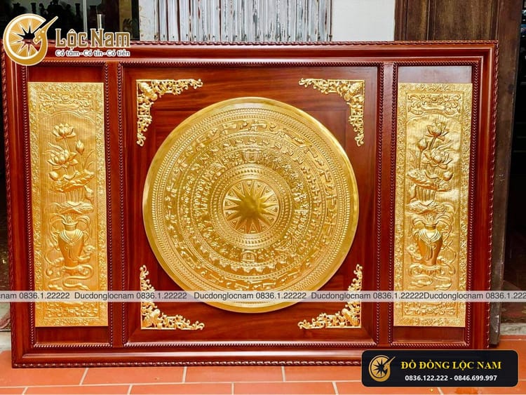Tranh Mặt Trống Đồng Dát Vàng 9999 Khung Gỗ Gụ góc chụp 1