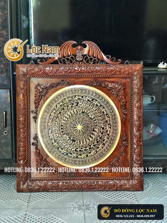 Tranh Mặt Trống Đồng Đỏ Đường Kính 60cm Khung Gỗ Hương