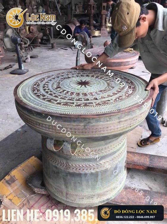 Đúc và thiết kế quả trống đồng làm bàn uống trà giao tại Nghệ An