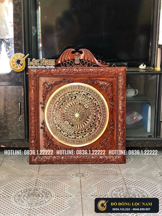Mặt Trống Đồng Khung Đôi Gỗ Hương 60cm góc chụp 2