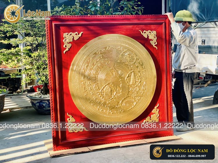 Tranh Mặt Trống Đồng Có Bản Đồ Đường kính 1m2mạ Vàng 24K góc chụp 2