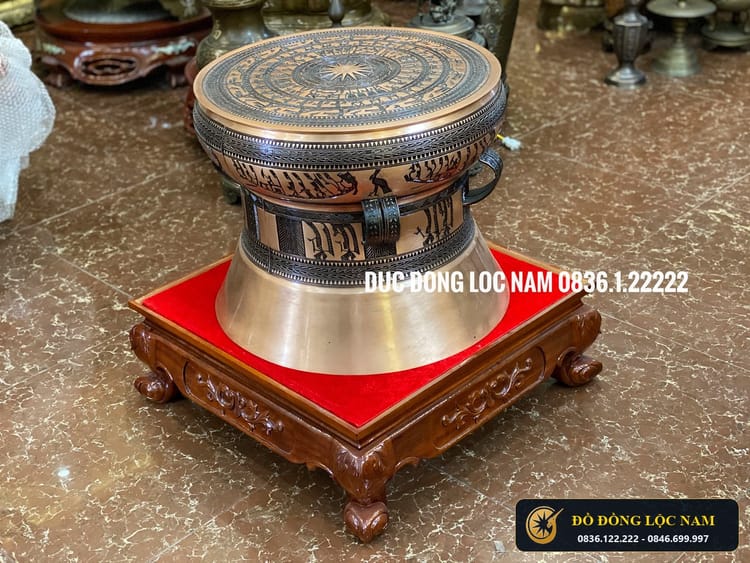Trống Đồng Đỏ Đúc Thủ Công Hoa Văn Chìm Đường kính 50cm góc chụp 1