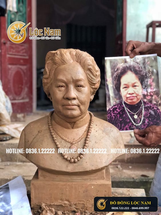 Đúc Tượng Chan Đứng Cụ Bà Cao 42cm Bằng Đồng Đỏ