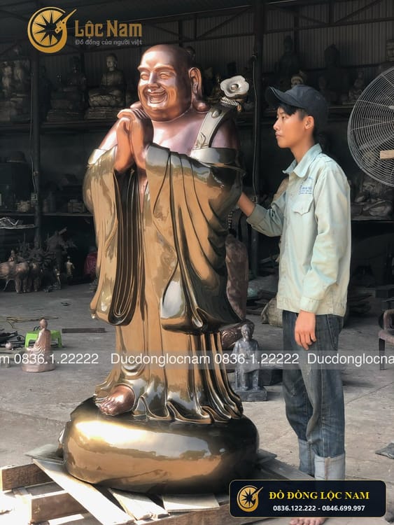 Tượng Di Lặc bằng đồng cỡ lớn bàn giao cho khách tại hải phòng góc chụp 1