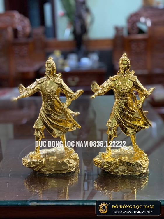 Tượng Đức Thánh Trần Đứng Chỉ Tay Bằng Đồng