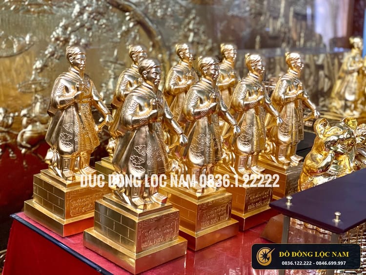 Tượng Trần Hưng Đạo Mạ Vàng Cao 38cm góc chụp 1