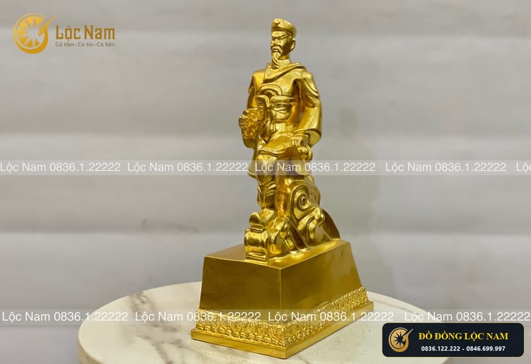 Tượng Trần Quốc Tuấn Bằng Đồng Cao 25cm Mạ Vàng Quà Tặng góc chụp 1