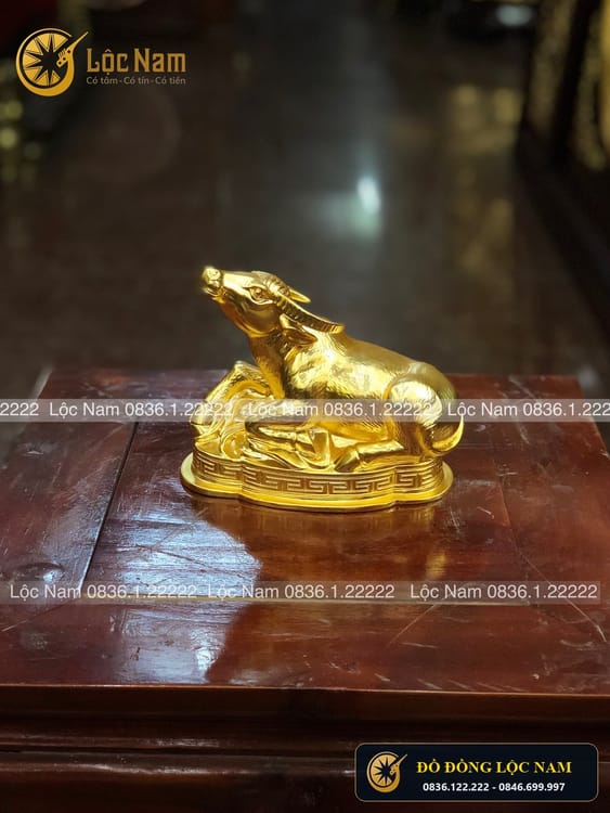 Tượng Trâu Bằng Đồng Dát Vàng 9999 Cao 15cm góc chụp 1