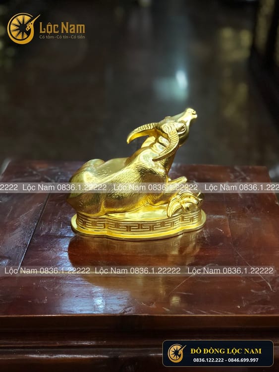 Tượng Trâu Bằng Đồng Dát Vàng 9999 Cao 15cm góc chụp 2